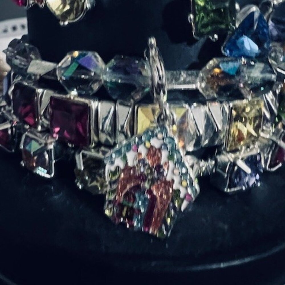 HOLIDAY STACK WITH REMOVABLE CHFISTMAS CABIN CHARM